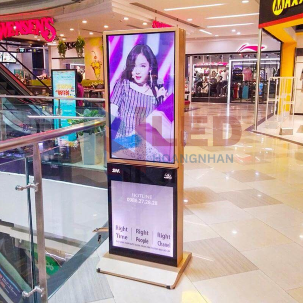 man-hinh-quang-cao-lcd-chan-dung-32inch