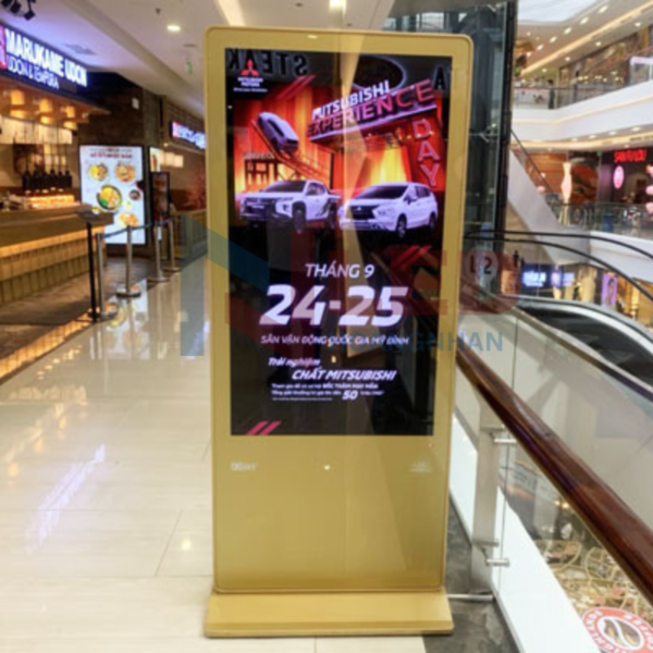 man-hinh-quang-cao-lcd-chan-dung-32inch