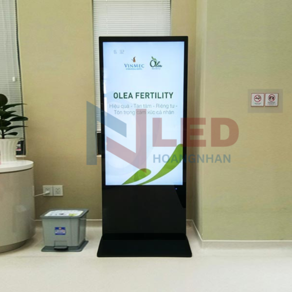 man-hinh-quang-cao-lcd-chan-dung-75nch