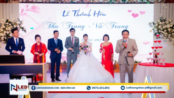 man-hinh-led-nha-hang-tiec-cuoi